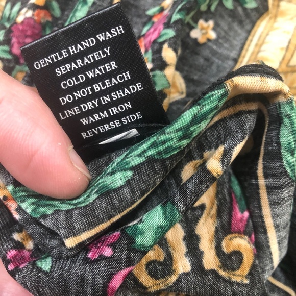 Slinky silky scarf black dress with gold and flowers 🌺 size small v-neck - Picture 14 of 15